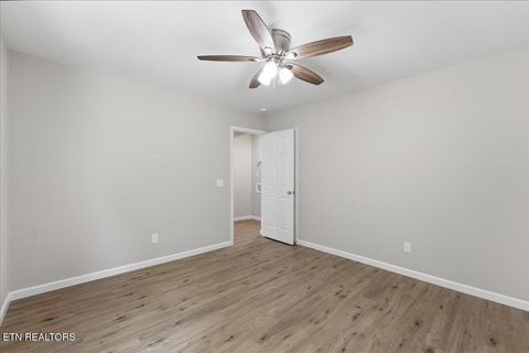 Tiny photo for 210 Clark Ave, Harriman, TN 37748 (MLS # 1342788)