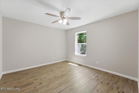 Tiny photo for 210 Clark Ave, Harriman, TN 37748 (MLS # 1342788)