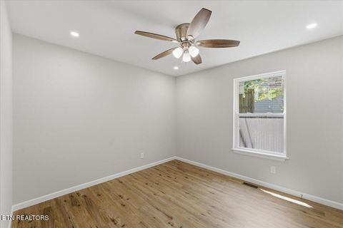 Tiny photo for 210 Clark Ave, Harriman, TN 37748 (MLS # 1342788)