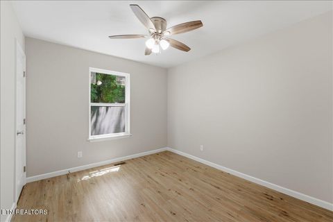 Tiny photo for 210 Clark Ave, Harriman, TN 37748 (MLS # 1342788)