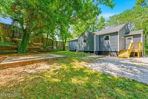 Tiny photo for 210 Clark Ave, Harriman, TN 37748 (MLS # 1342788)