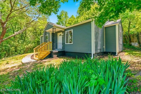Tiny photo for 210 Clark Ave, Harriman, TN 37748 (MLS # 1342788)