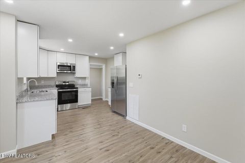 Tiny photo for 210 Clark Ave, Harriman, TN 37748 (MLS # 1342788)