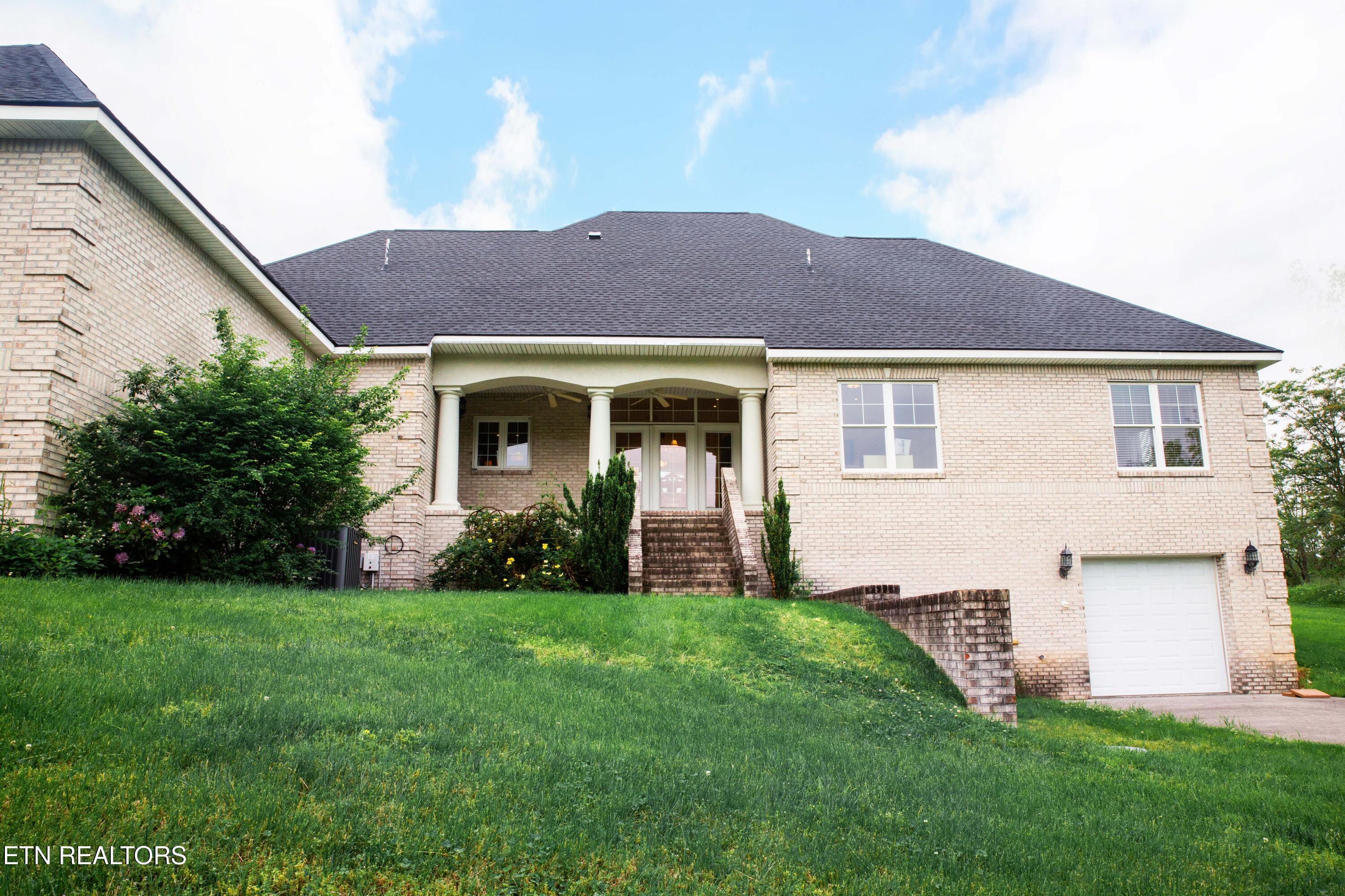 487 Woodlake Blvd