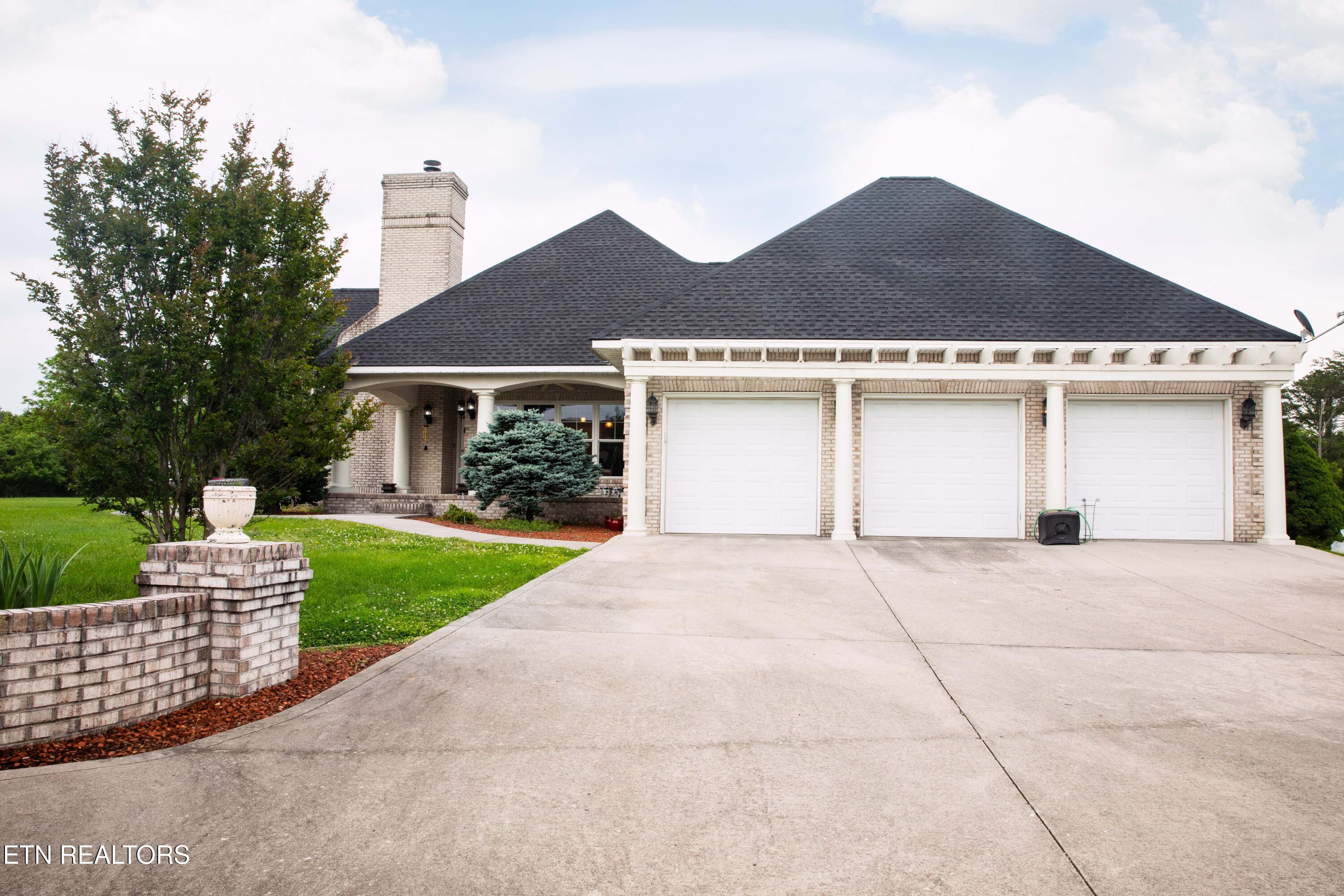 487 Woodlake Blvd