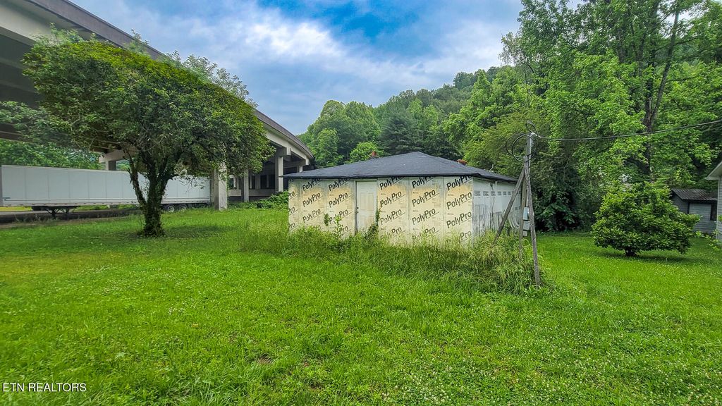 Photo of 210 E Spring St, Oliver Springs, TN 37840 (MLS # 1301968)