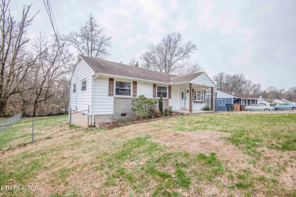 Photo of 312 Sarvis Drive, Knoxville, TN 37920 (MLS # 1330492)