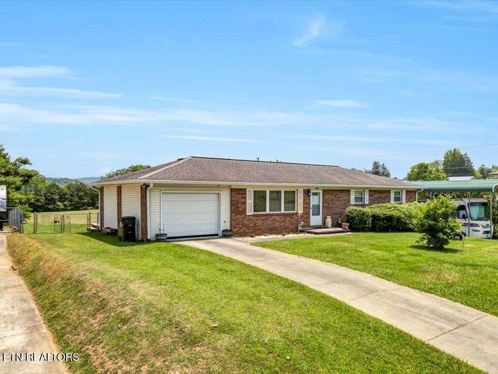 Photo of 2546 Montcastle Drive, Morristown, TN 37814 (MLS # 1304005)
