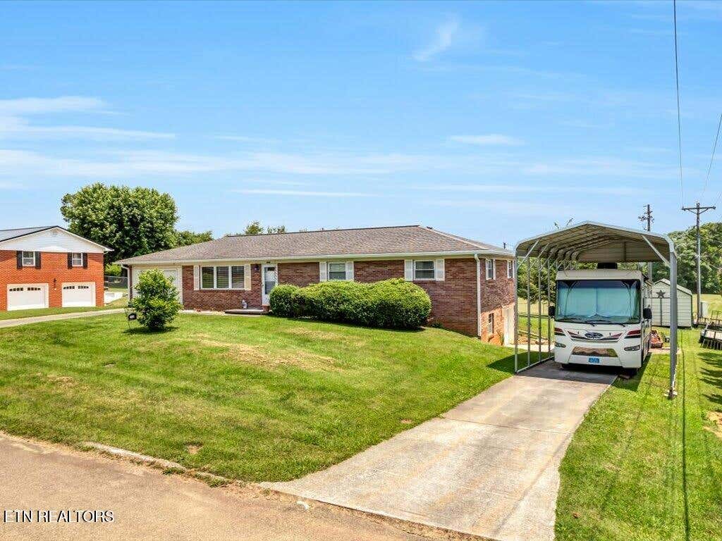 Photo of 2546 Montcastle Drive, Morristown, TN 37814 (MLS # 1304005)