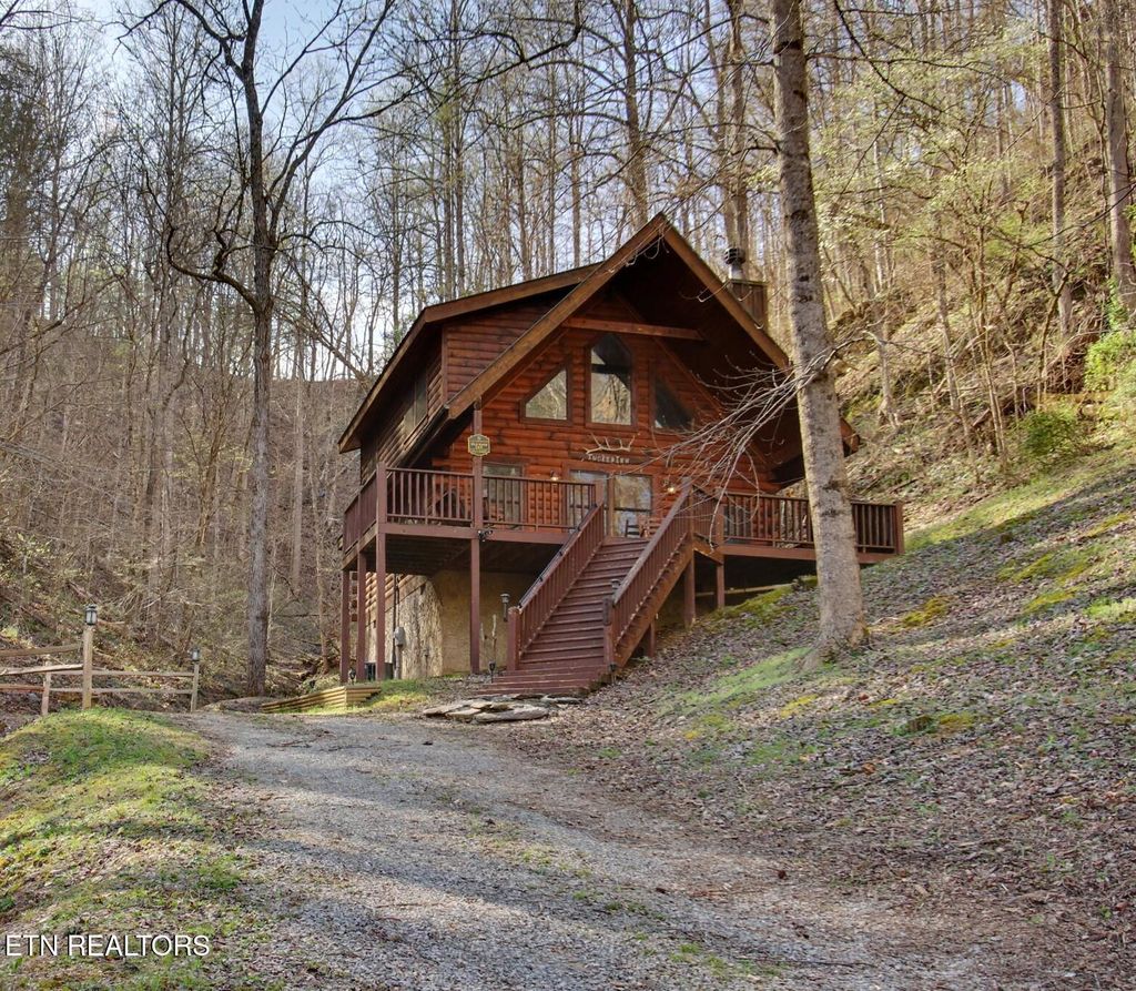 Photo of 2244 Valley Mountain Way, Sevierville, TN 37862 (MLS # 1334061)
