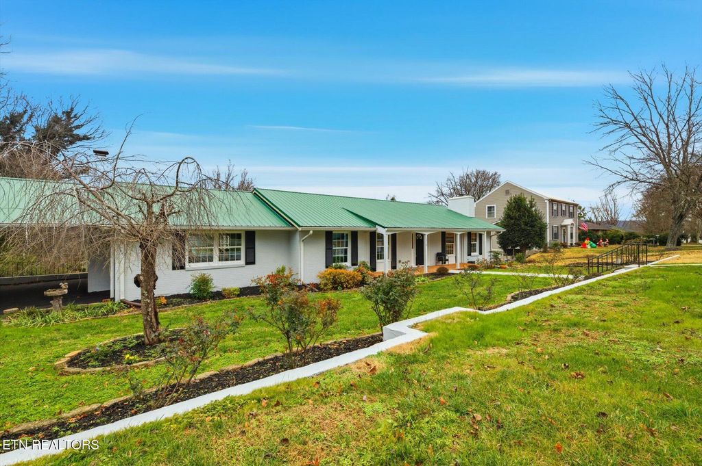 Photo of 1312 Park St, Sweetwater, TN 37874 (MLS # 1324149)