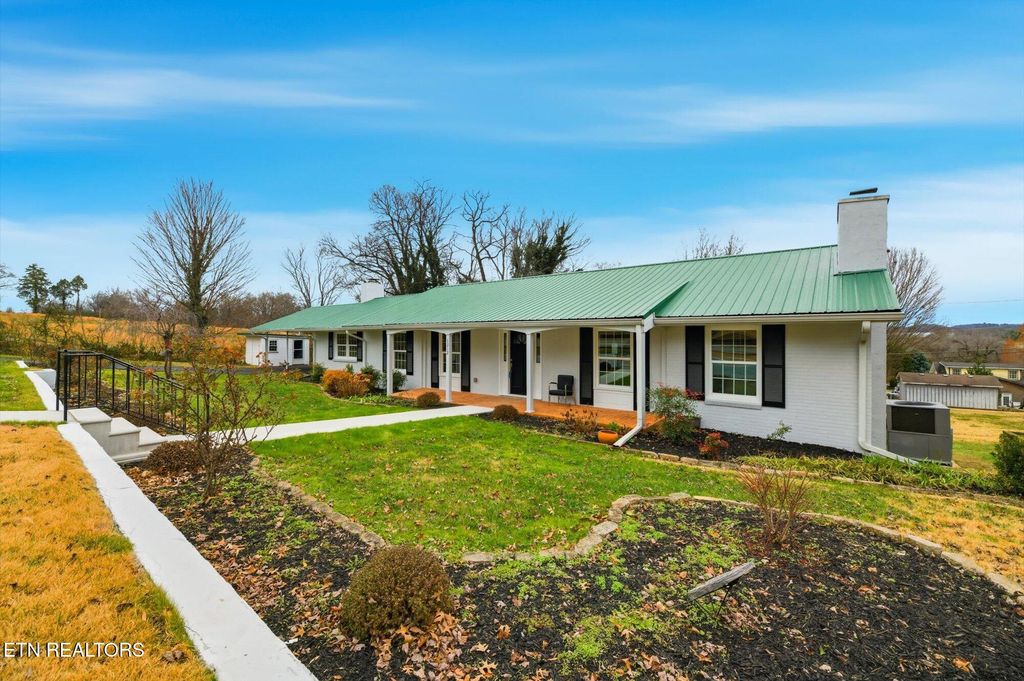 Photo of 1312 Park St, Sweetwater, TN 37874 (MLS # 1324149)