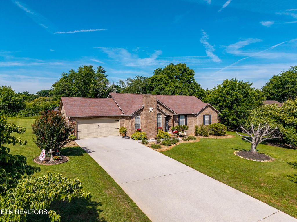 Photo of 319 S Coleman Drive, Maryville, TN 37803 (MLS # 1343800)