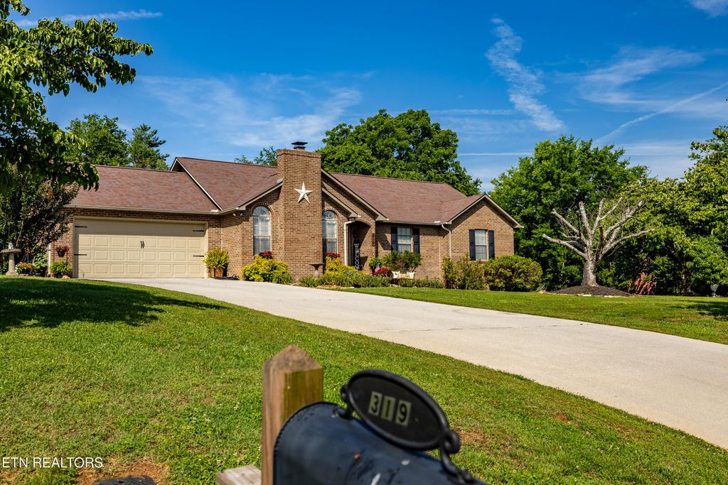 Photo of 319 S Coleman Drive, Maryville, TN 37803 (MLS # 1343800)