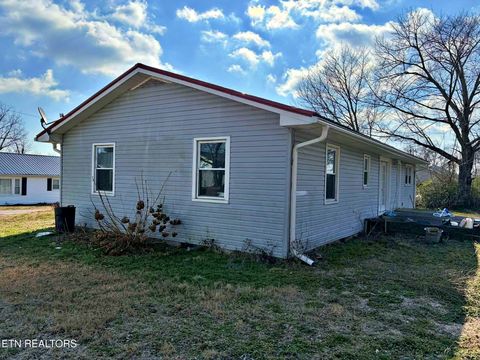Tiny photo for 511 Lenoir Street St, Sweetwater, TN 37874 (MLS # 1327994)
