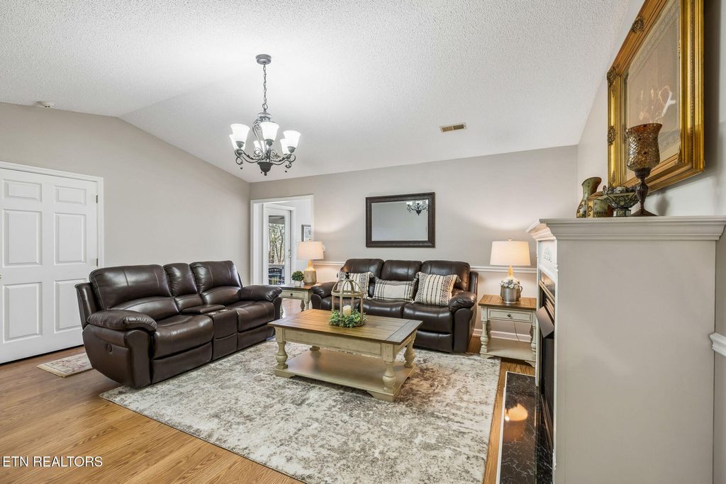 Photo of 124 Oakview Drive, Kingston, TN 37763 (MLS # 1333786)