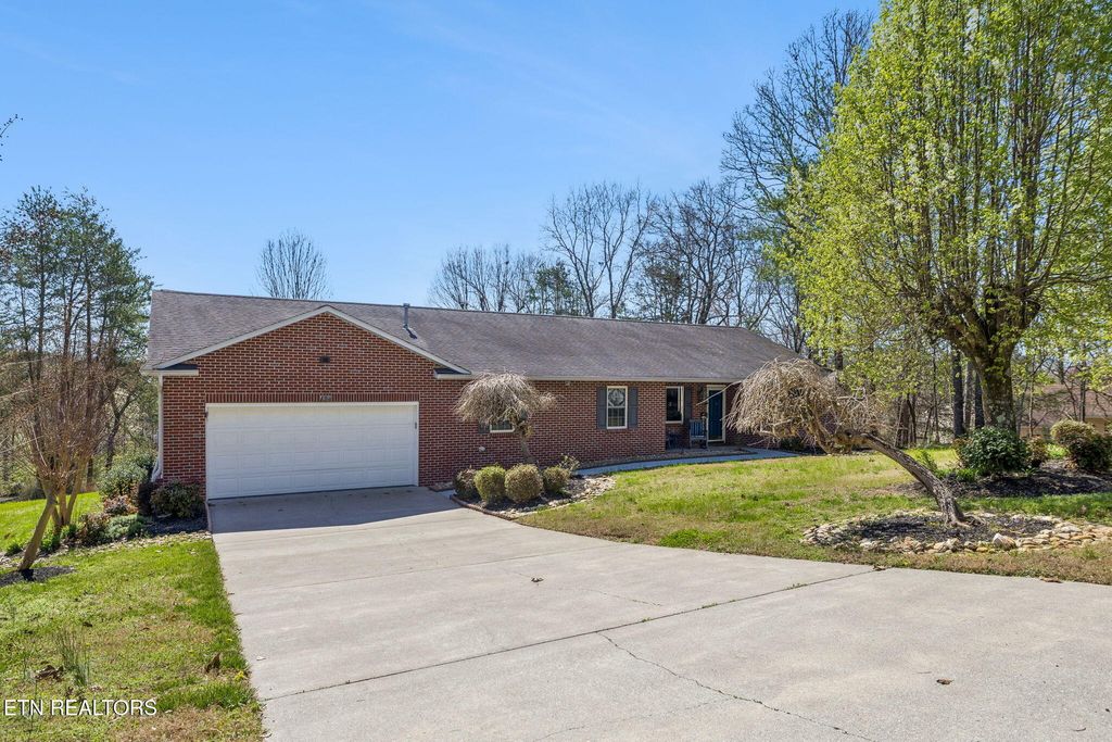 Photo of 124 Oakview Drive, Kingston, TN 37763 (MLS # 1333786)