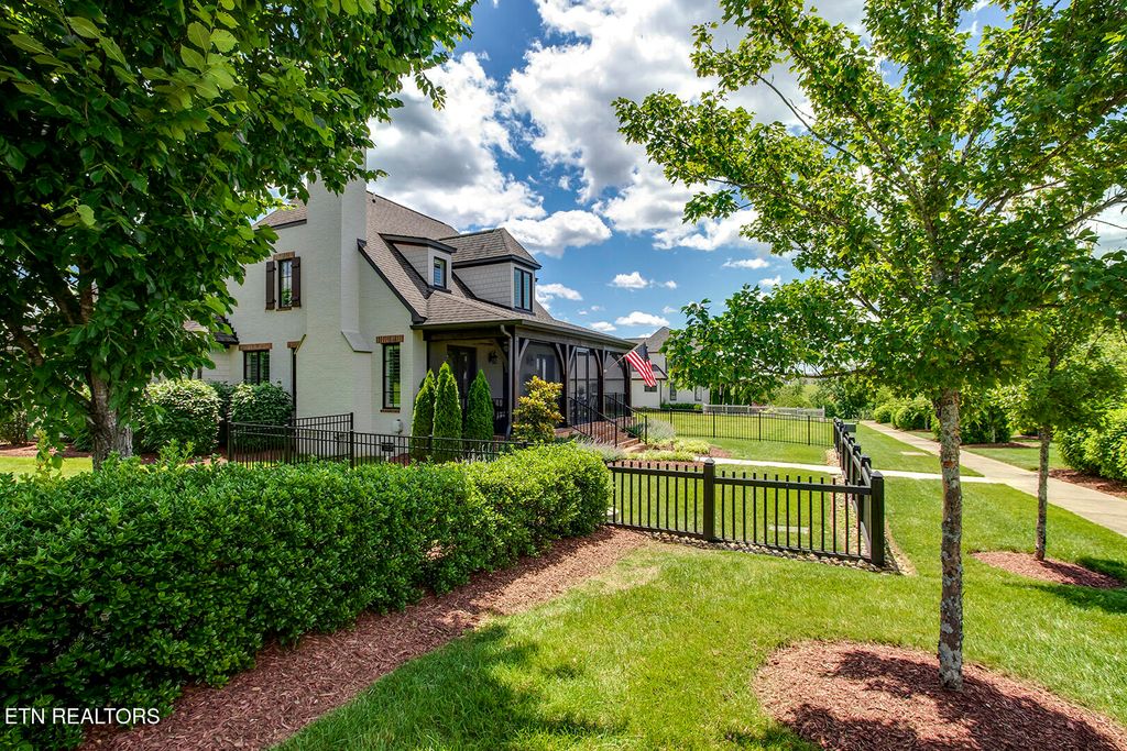 Photo of 110 E Highlands Circle, Lenoir City, TN 37772 (MLS # 1303552)