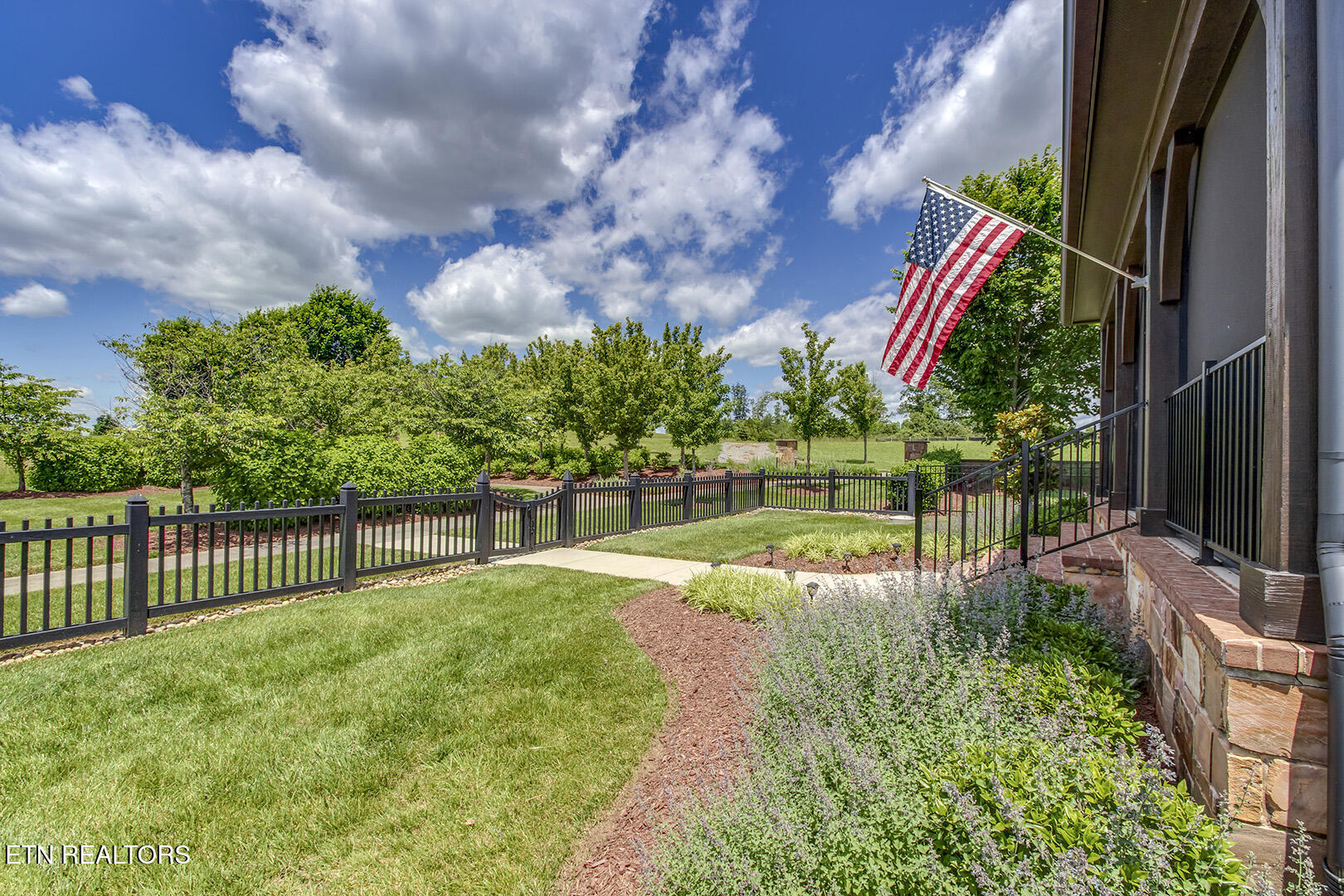 110 E Highlands Circle