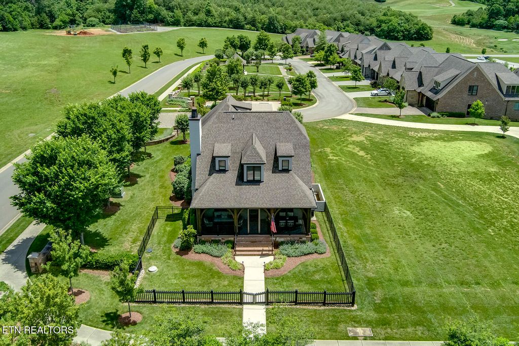 Photo of 110 E Highlands Circle, Lenoir City, TN 37772 (MLS # 1303552)