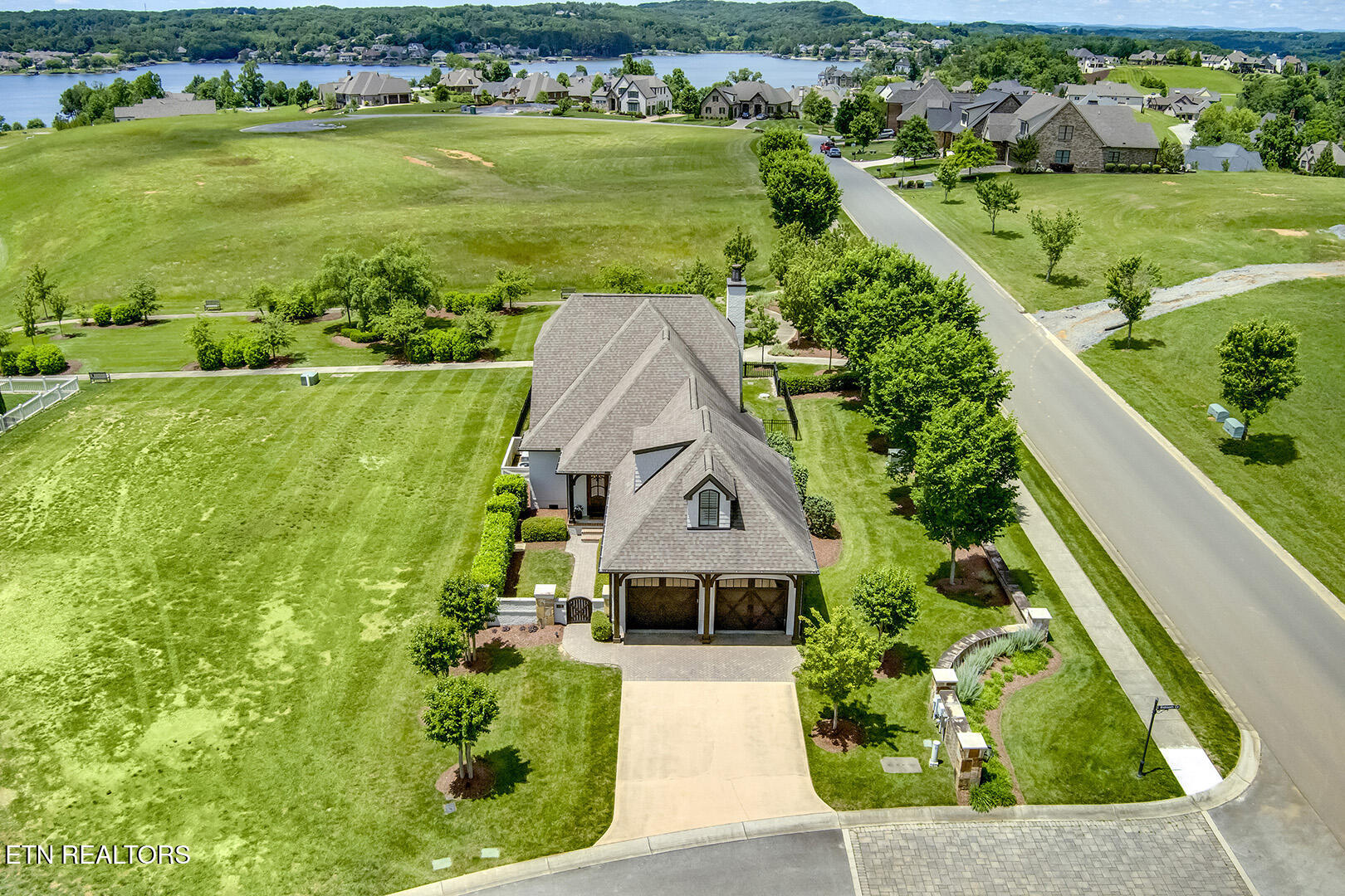 110 E Highlands Circle