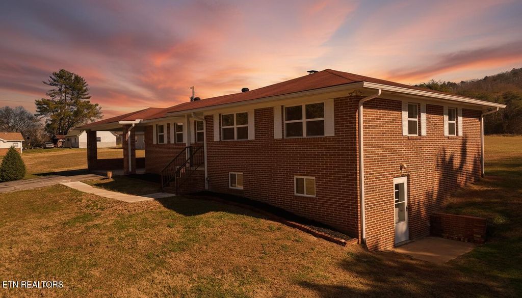 Photo of 858 North Main St, Decatur, TN 37322 (MLS # 1323568)