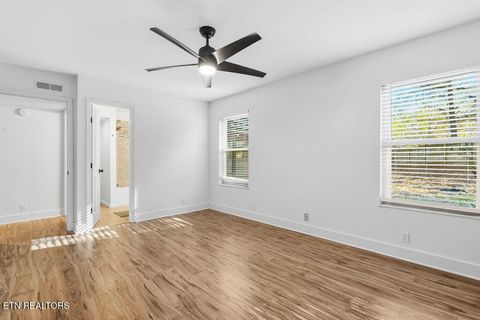 Tiny photo for 915 Claybrook Court, Knoxville, TN 37923 (MLS # 1329136)