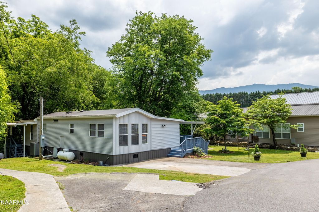 Photo of 513 Flamingo Circle, Townsend, TN 37882 (MLS # 1228380)