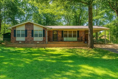 Photo of 655 E END DR, Savannah, TN 38372 (MLS # 10209557)