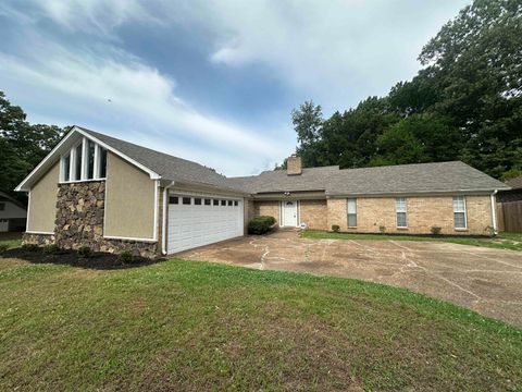Photo of 2295 CARROLLWOOD LN, Memphis, TN 38016 (MLS # 10222224)