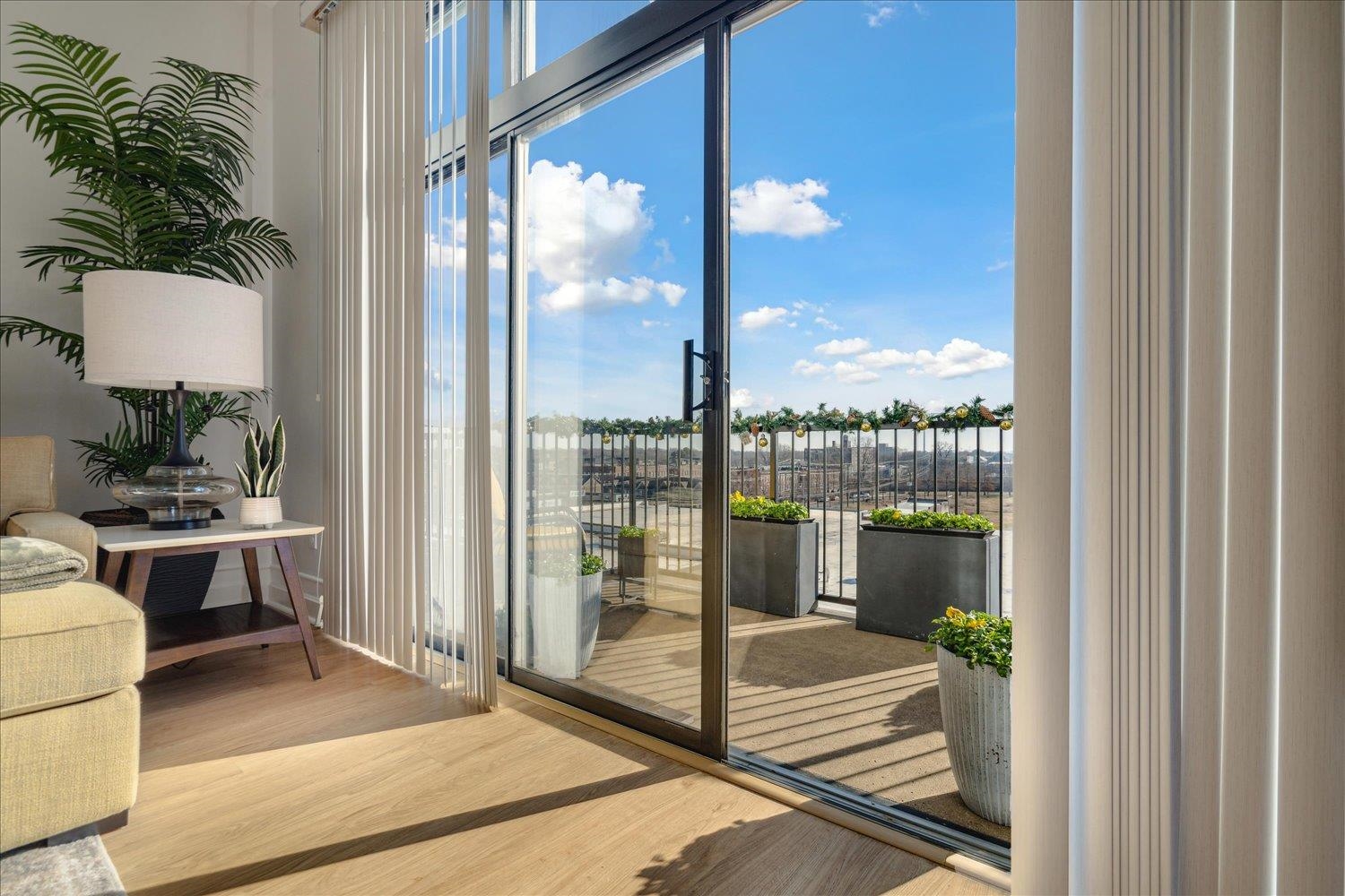 648 S RIVERSIDE DR 411