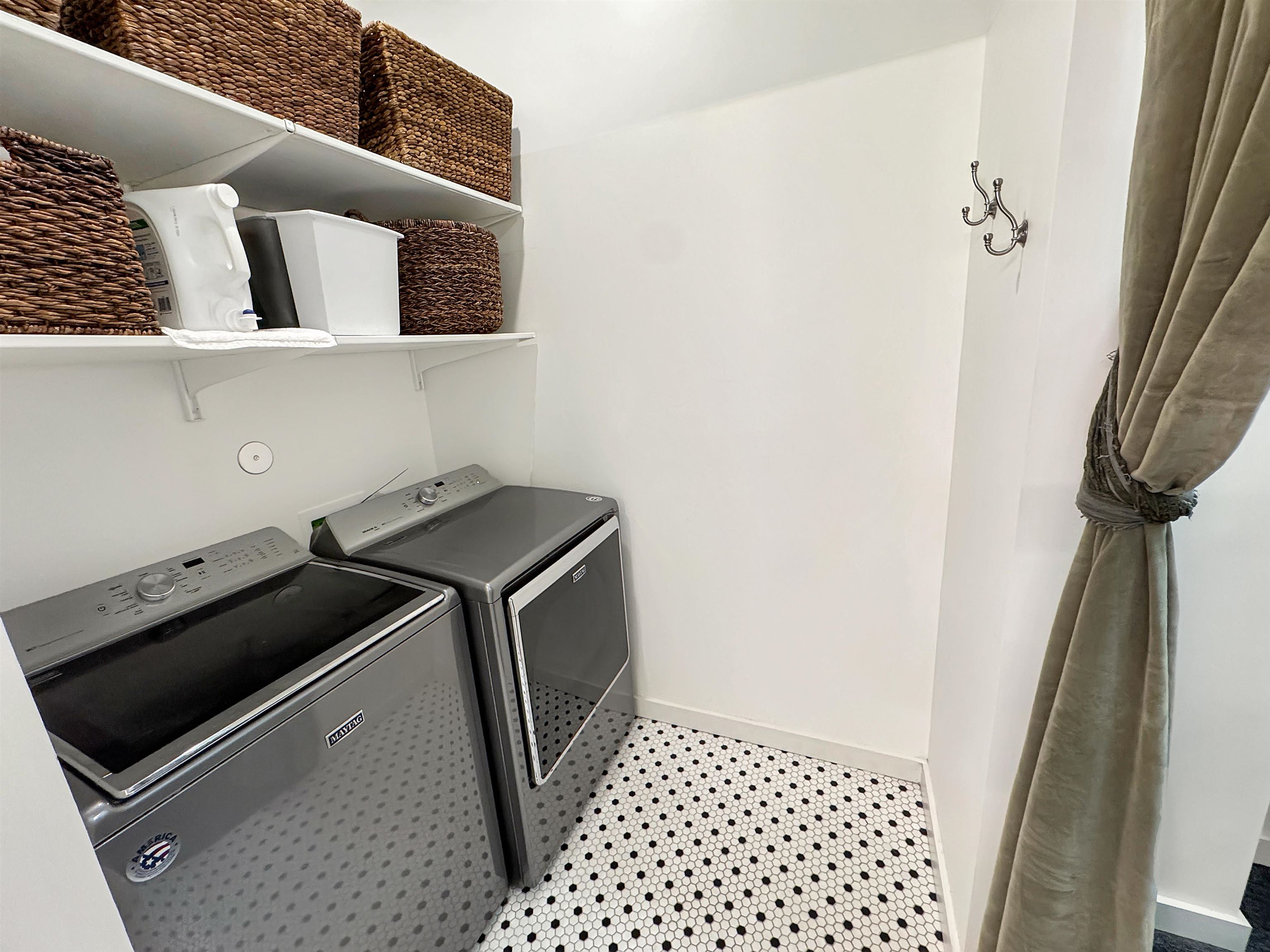 Memphis, Tennessee 38103, United States, 3 Bedrooms Bedrooms, ,3 BathroomsBathrooms,Residential,Active,106902