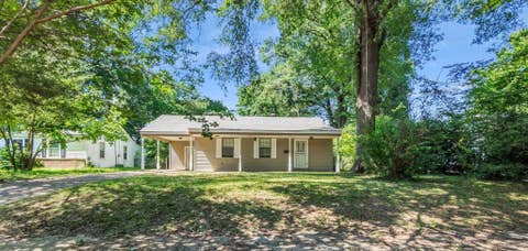Photo of 4374 SHELBOURNE DR, Memphis, TN 38108 (MLS # 10223185)