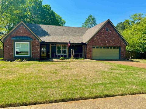 Photo of 641 HERMITAGE TRAIL DR, Collierville, TN 38017 (MLS # 10218989)