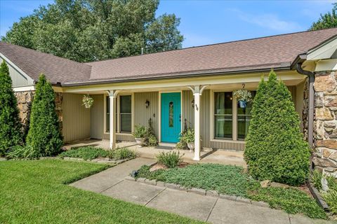 Photo of 2605 SURREY WOOD DR, Bartlett, TN 38134 (MLS # 10226811)