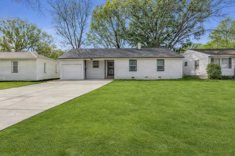 Photo of 1723 S PERKINS RD, Memphis, TN 38117 (MLS # 10218441)