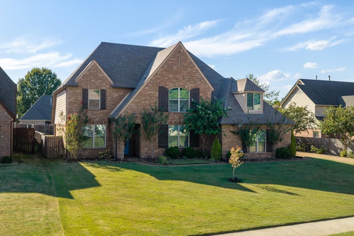 Photo 1 of 35 — 4909 AVI DR, Bartlett, TN 38002