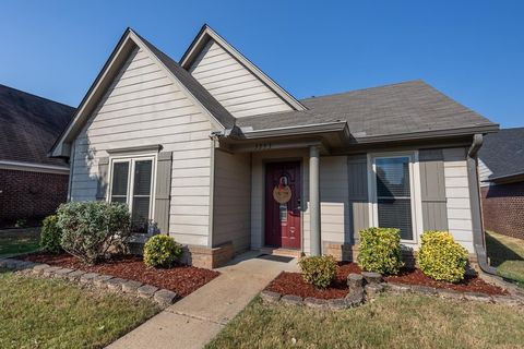 Photo of 5353 POLLARD DR, Southaven, MS 38671 (MLS # 10205962)