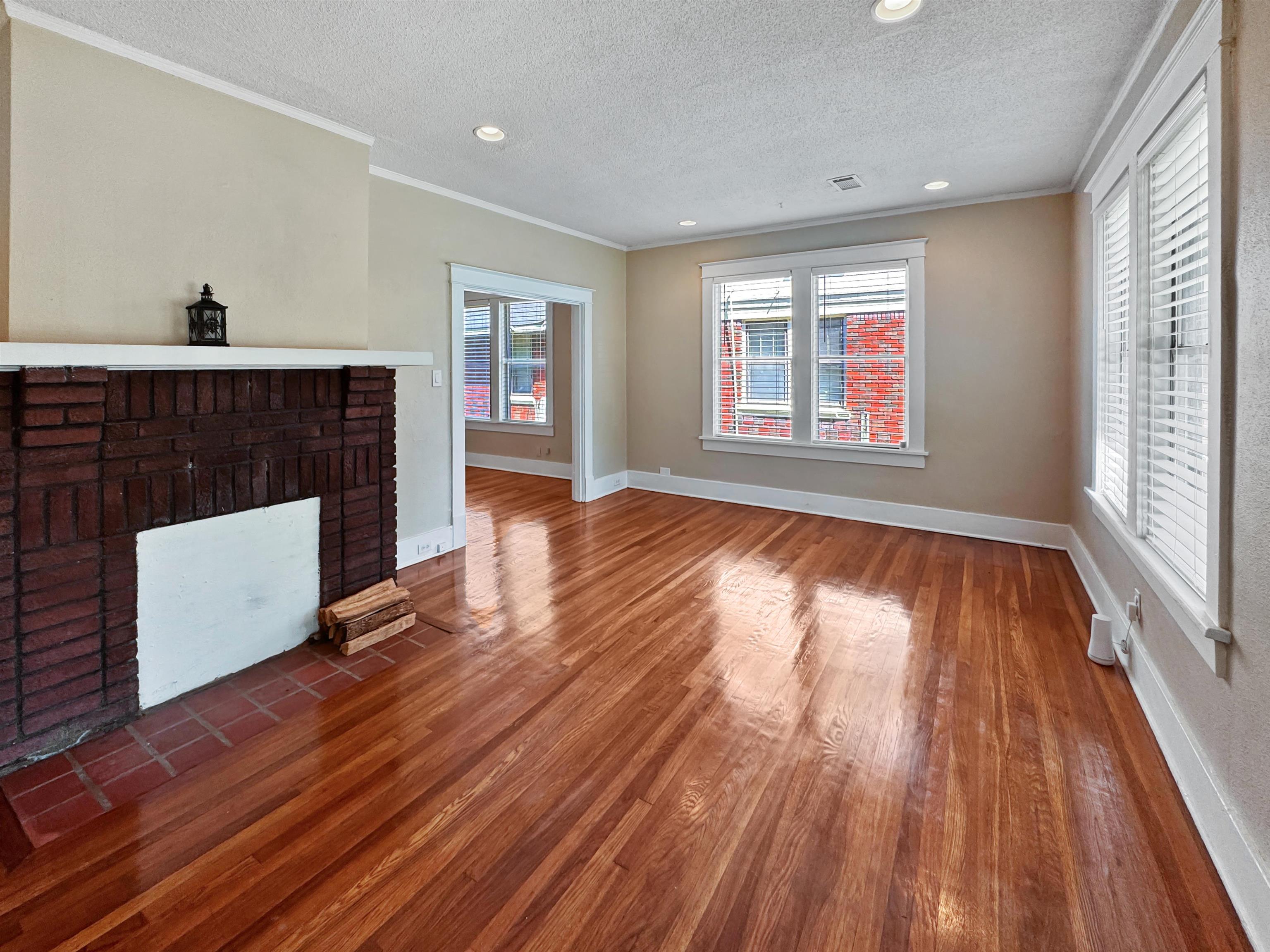 Memphis, Tennessee 38107, United States, 2 Bedrooms Bedrooms, ,1 BathroomBathrooms,Residential,Pending,109562