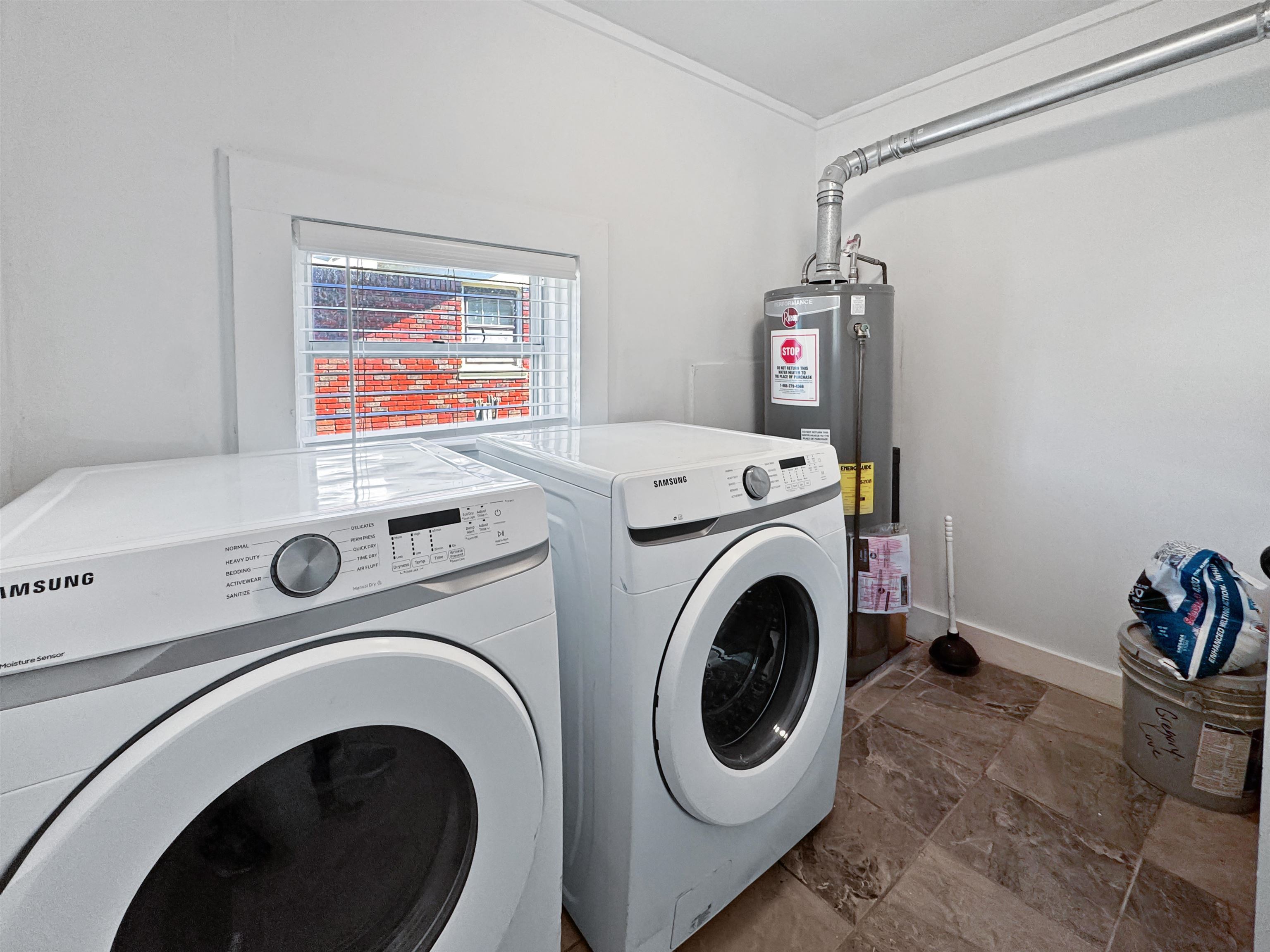 Memphis, Tennessee 38107, United States, 2 Bedrooms Bedrooms, ,1 BathroomBathrooms,Residential,Pending,109562