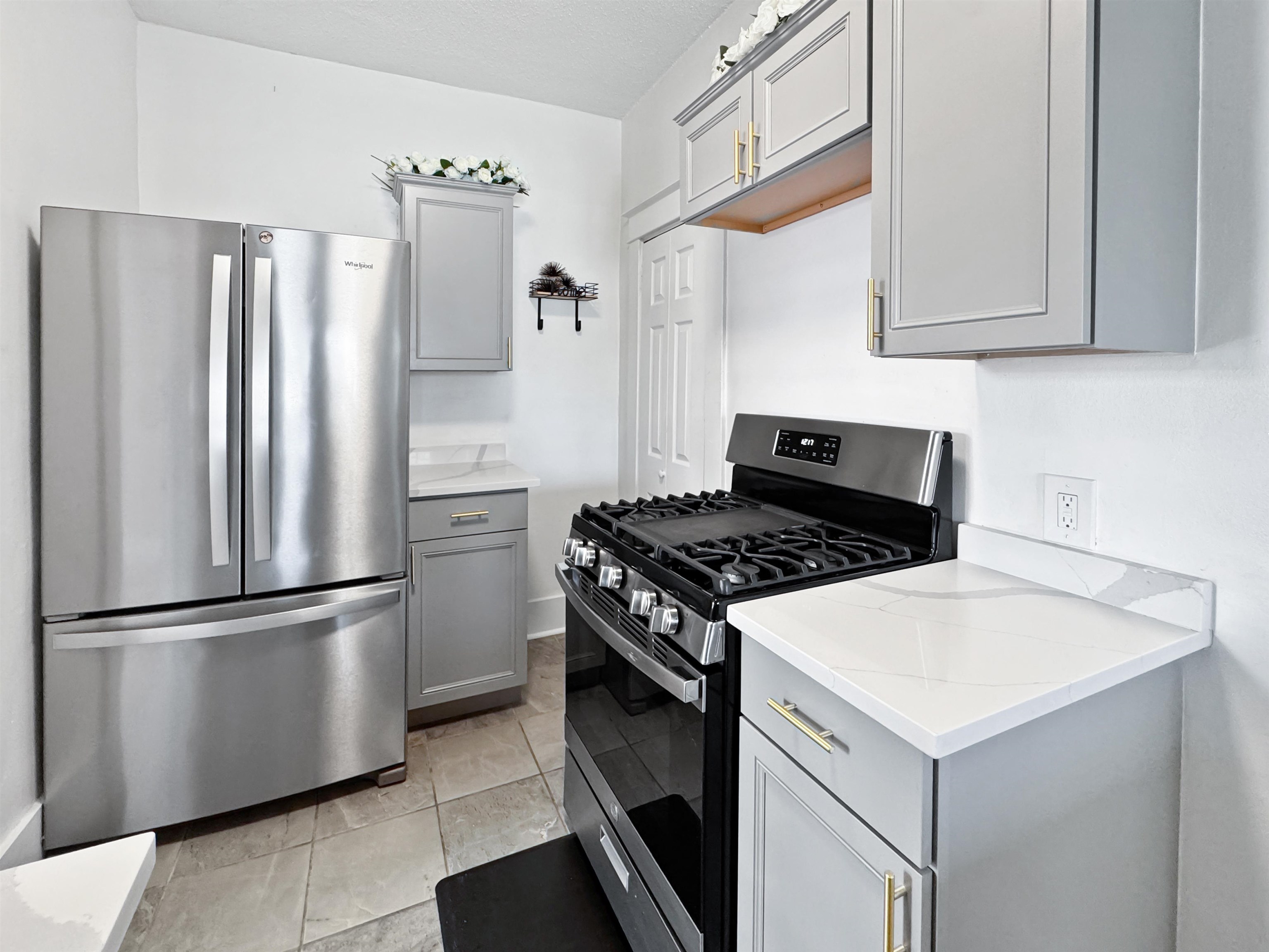 Memphis, Tennessee 38107, United States, 2 Bedrooms Bedrooms, ,1 BathroomBathrooms,Residential,Pending,109562