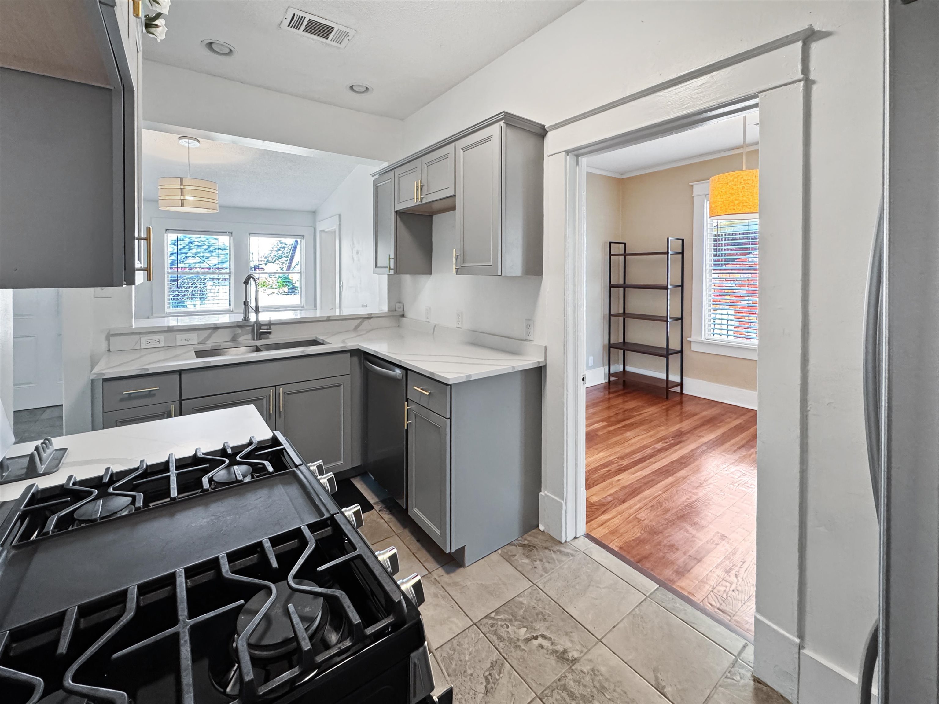 Memphis, Tennessee 38107, United States, 2 Bedrooms Bedrooms, ,1 BathroomBathrooms,Residential,Pending,109562