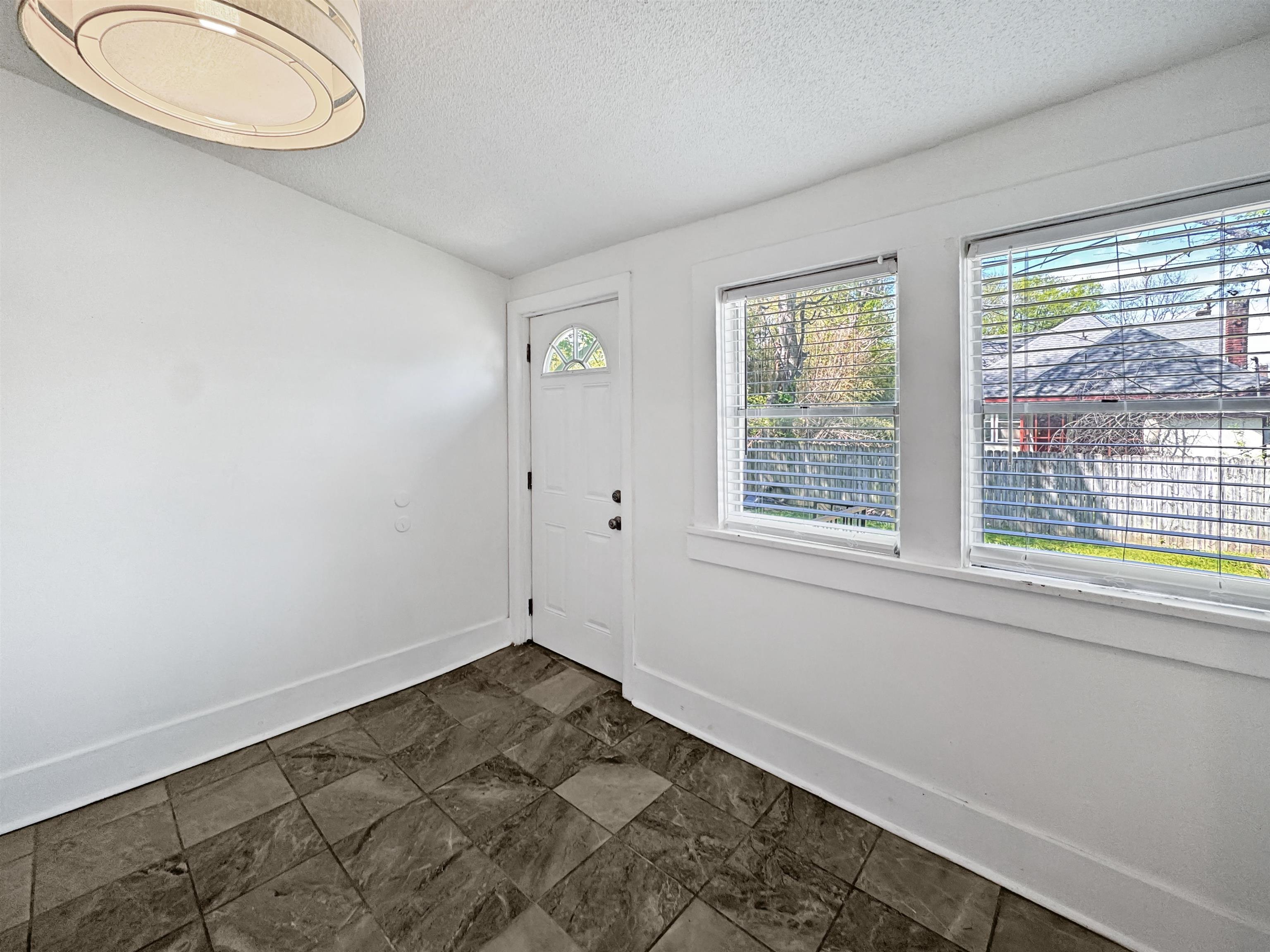 Memphis, Tennessee 38107, United States, 2 Bedrooms Bedrooms, ,1 BathroomBathrooms,Residential,Pending,109562