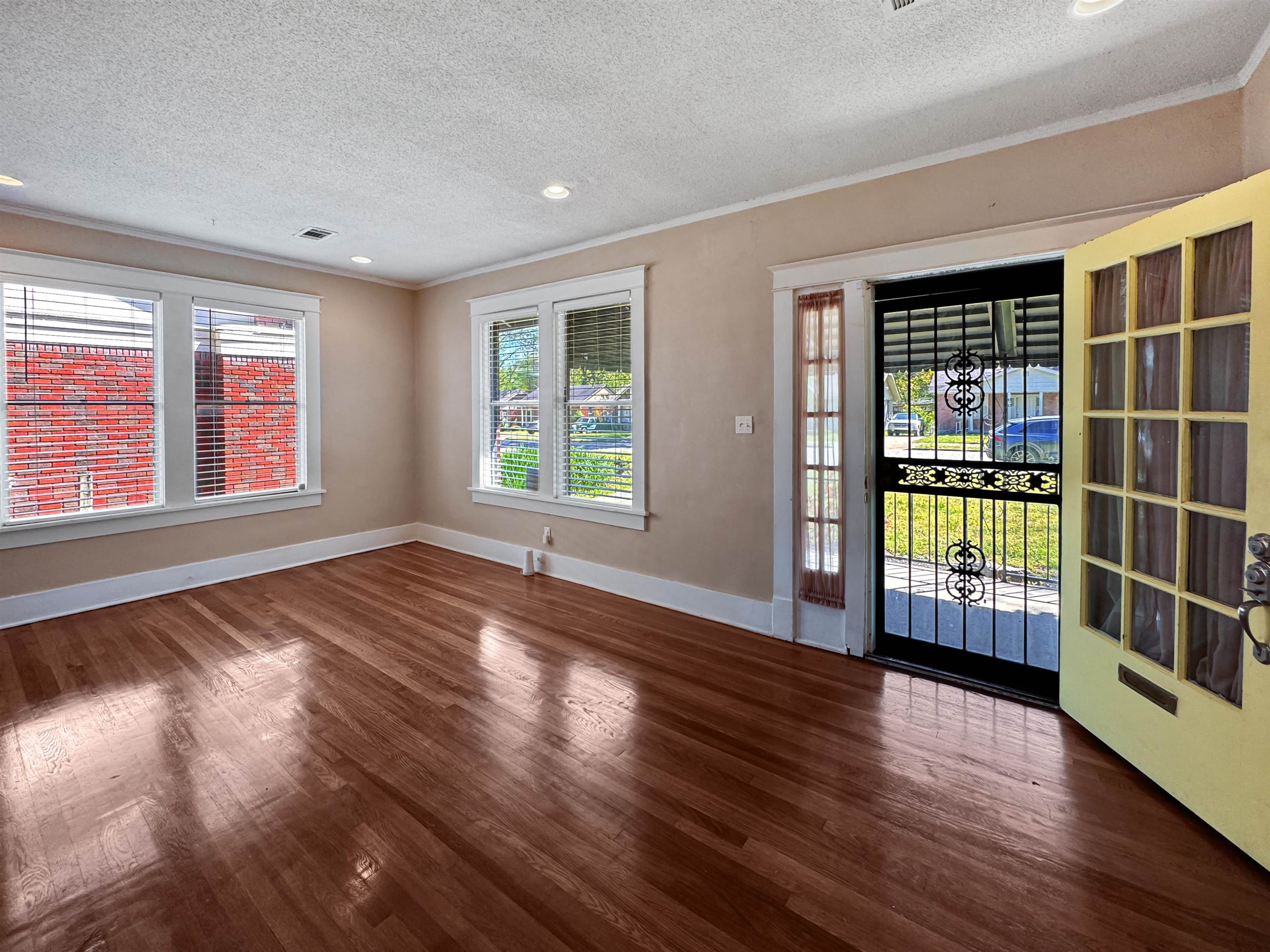 Memphis, Tennessee 38107, United States, 2 Bedrooms Bedrooms, ,1 BathroomBathrooms,Residential,Pending,109562