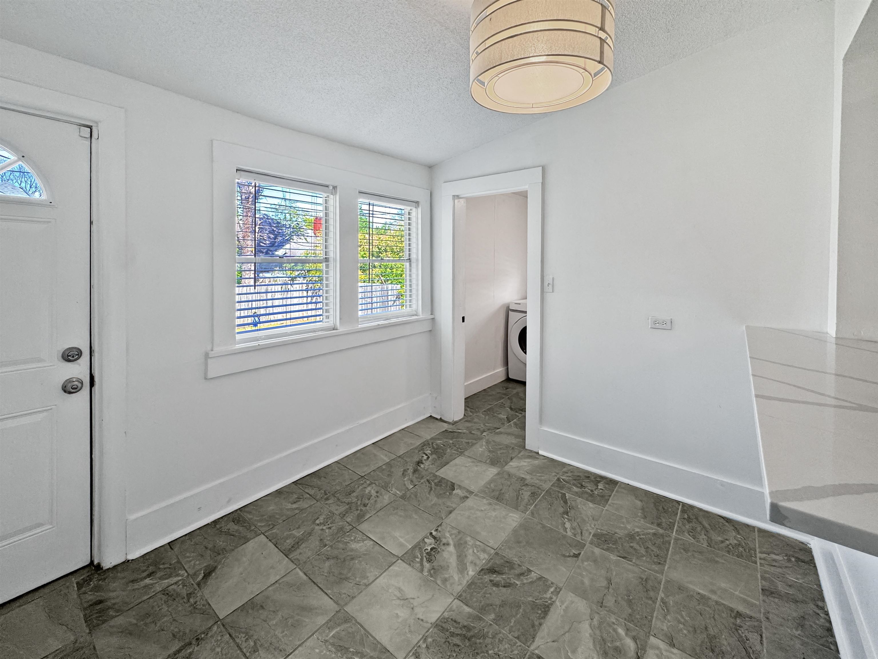 Memphis, Tennessee 38107, United States, 2 Bedrooms Bedrooms, ,1 BathroomBathrooms,Residential,Pending,109562