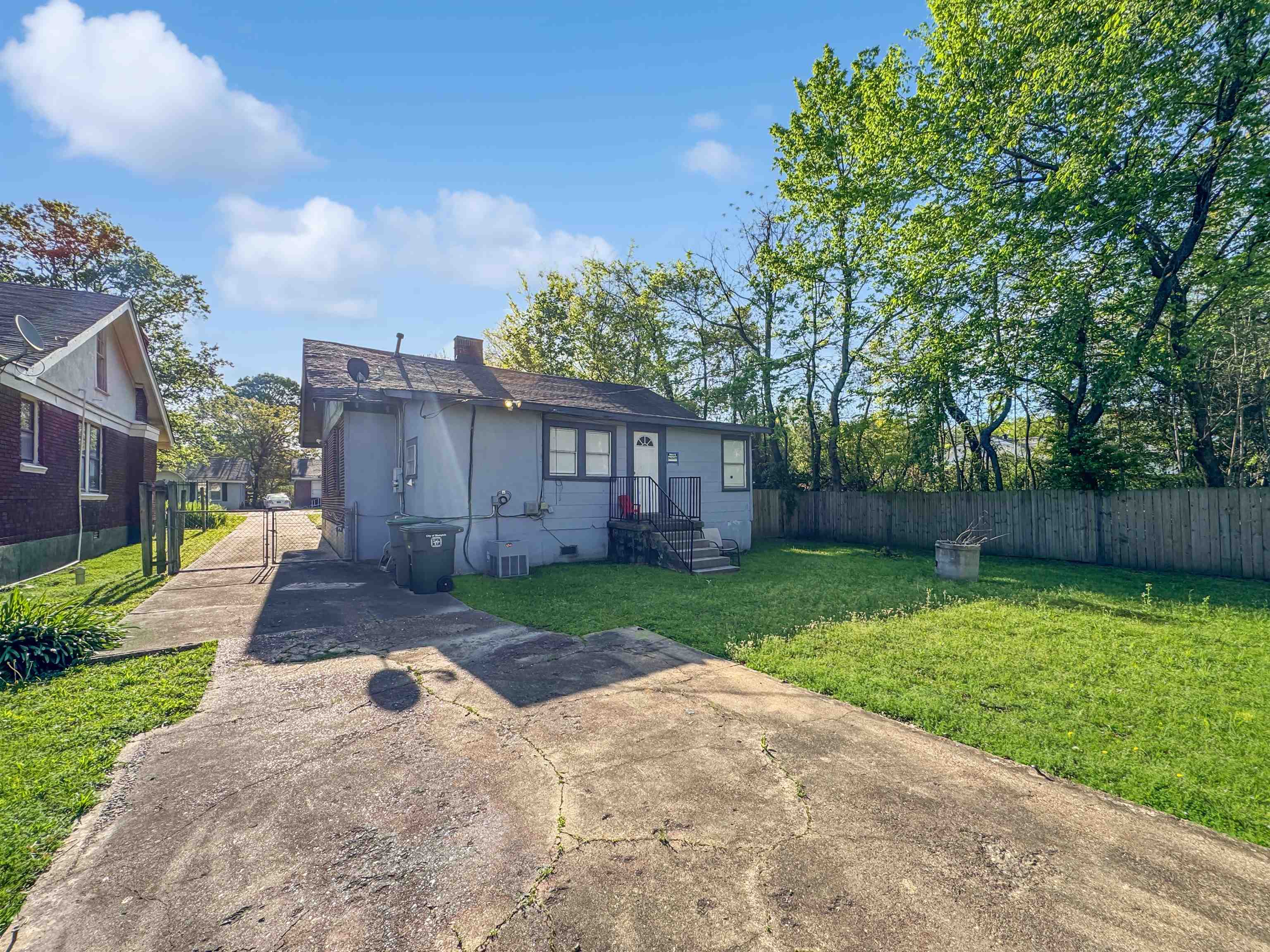 Memphis, Tennessee 38107, United States, 2 Bedrooms Bedrooms, ,1 BathroomBathrooms,Residential,Pending,109562