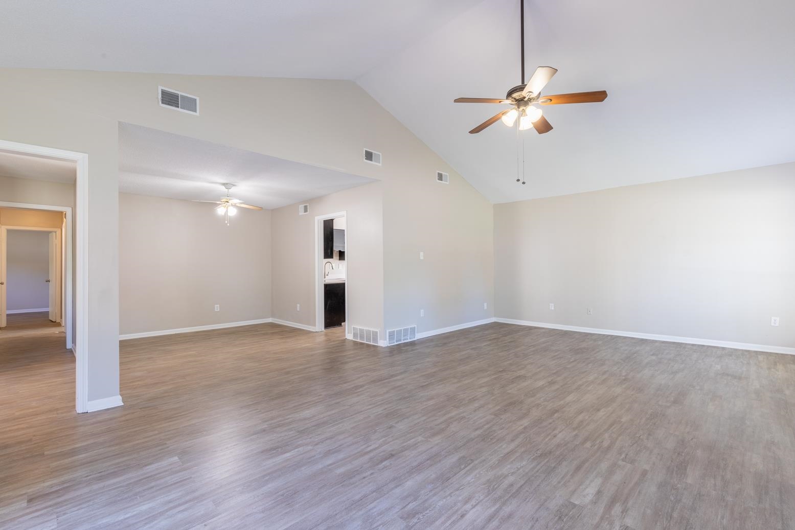 Photo 8 of 20 of 4555 KNOTTY OAKS DR house