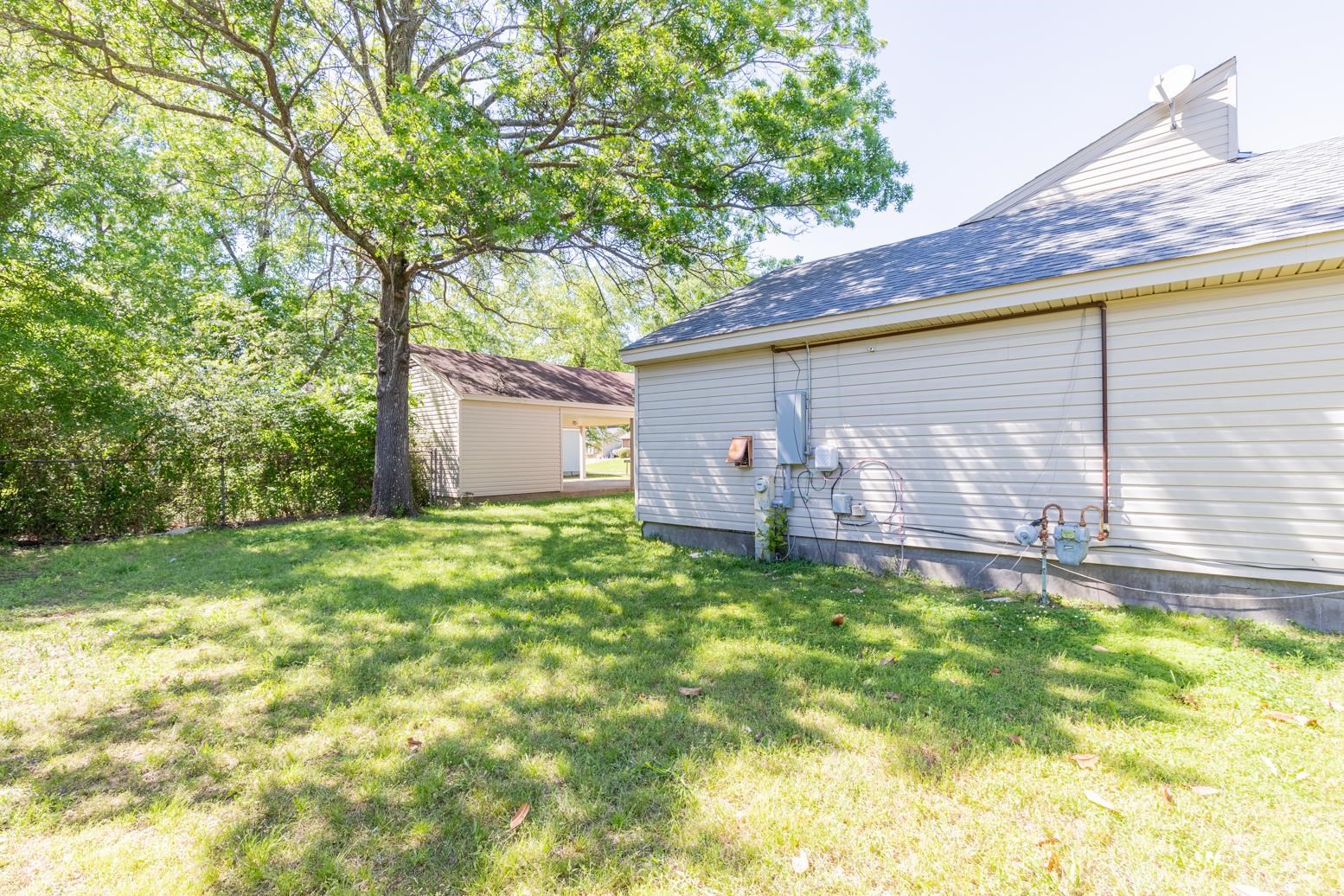 Photo 4 of 20 of 4555 KNOTTY OAKS DR house