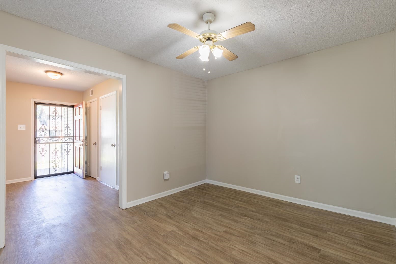 Photo 10 of 20 of 4555 KNOTTY OAKS DR house