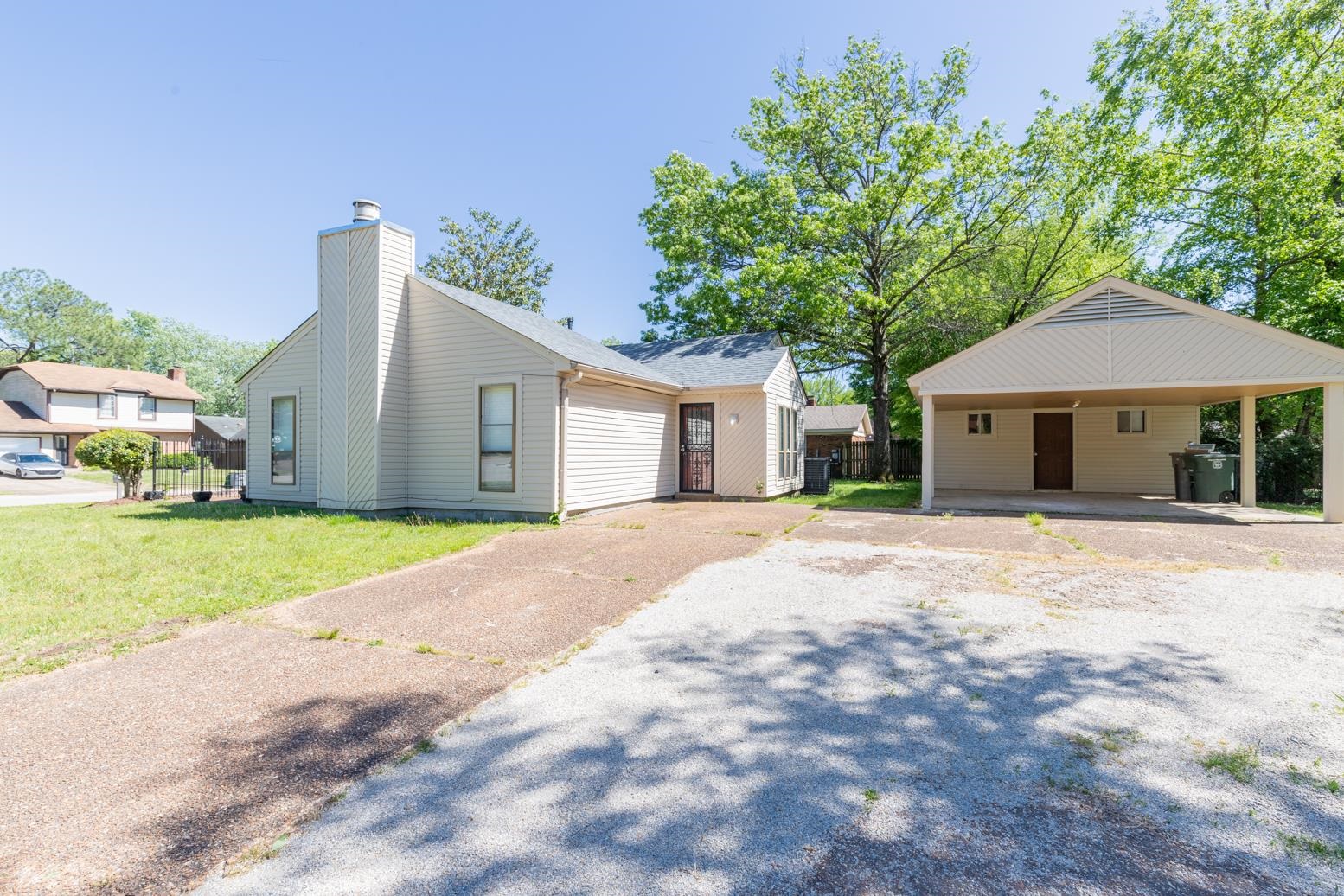 Photo 3 of 20 of 4555 KNOTTY OAKS DR house